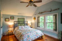 Cottage in Downtown Mystic - 4-Star