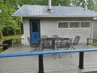 Cozy, quiet, and Lakefront Cottage in phenomenal Gravois Mills with AC, WiFi - Homestays