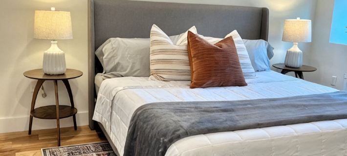 Charming 3-Bedroom Family Retreat, DOWNTOWN Shelburne Falls. Walk to Everything! Hotels in Franklin County