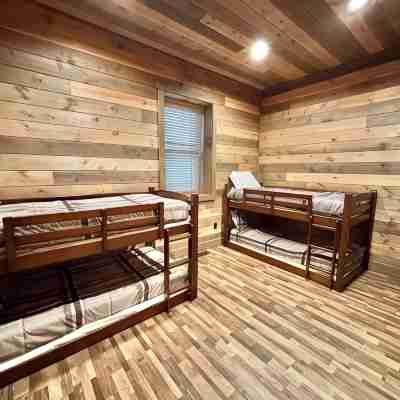 NEW Cabin Heated Pool/Mountain Views/Hot Tub/Arcade/Air Hockey/Theatre Room Rooms