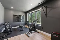 NEW Luxury York Cabin - Sauna, Game Room, Gym - Close to Ogunquit - Boutique
