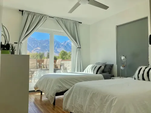 >>MAGICAL property on 5 acres in the Alabama Hills