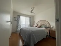 Bright Coastal Escape. Large Private Deck. Pets Welcome. Walk to Beach & Nature - Wifi