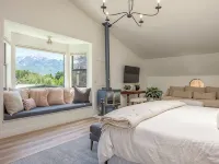 Skiers private retreat- sauna, fireplaces, hot tub فنادق في هولاداي