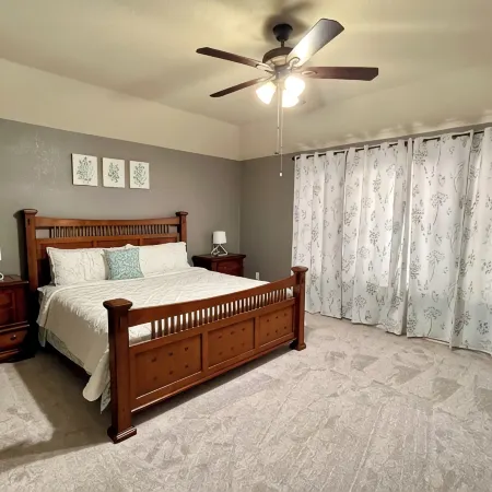 5-bedroom , 2 king beds , Media Room villa in charming Greenville