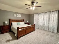 5-bedroom , 2 king beds , Media Room villa in charming Greenville - 3-Star