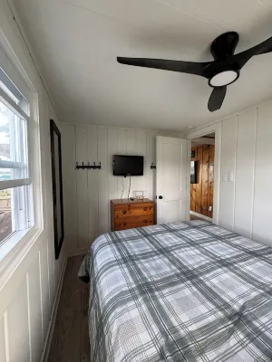 Lakefront 2 Bedroom Cottage Getaway on Chippewa Lake, Michigan - 3-Star