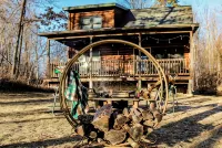 Lakeside Log Cabin + Hot Tub - 샬레 호텔