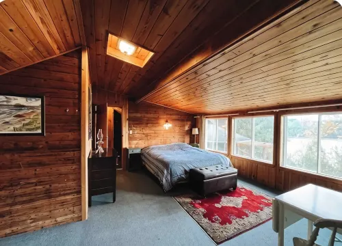 Classic Chelsea Cottage on the Gatineau River and along the famous Chelsea Trail - Homestays