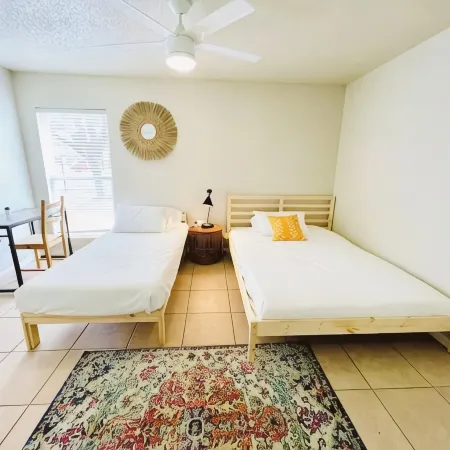 Relax South Central *5 mi from downtown* VB