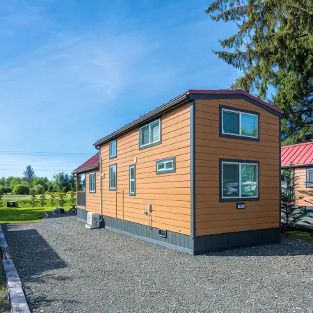 Rainforest Tiny Home Retreat: Boho