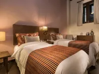 Decanter Hotel Hotels near Isla de Cabras Park