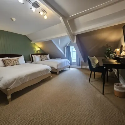 Cotswold Gardens Bed and Breakfast Hotels near Market Square