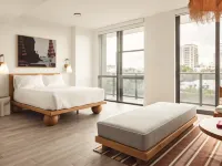 Flow Fort Lauderdale Hotels near Revolution Live