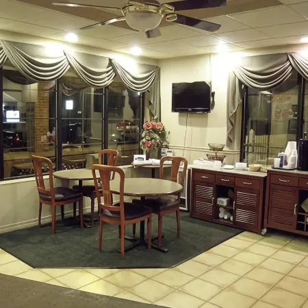 Colonie Inn and Suites
