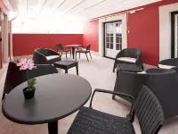 Famous Crows Lisbon Suites Отели рядом с достопримечательностью «Башня Торре-де-Белен»