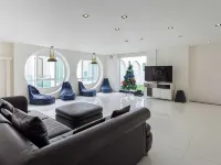 BearPacker Patong Hostel Hotels near طريق بانغلا