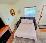 Single-Level Retreat-BBQ & King Bed!! Tesla Charger & Wifi! Pet-Friendly! - 3 stjerner