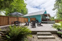 Cheerful coastal cottage w/hot tub - 2 min walk from the beach! - Wi-Fi