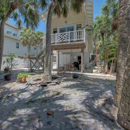 Wake up on the waters of Tampa Bay in a north Anna Maria home.