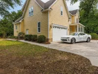Luxury 5-bedroom house in Cedar Point with AC, WiFi, hotub, private yard & more! Hotels in Cedar Point