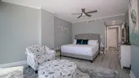 Direct Beachfront 5th. Floor center unit  with Million Dollar Views. Seabreeze. - balkon