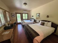 Glacier Guides Lodge