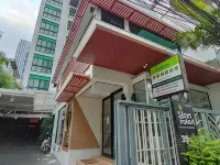 Silom Forest Exclusive Residence Hôtels à proximité de : Silom Soi 2