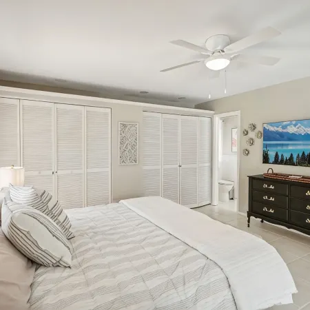 Beautiful beach house with heated pool, 1 mile to Siesta Key Beach