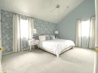 Updated Family Beach House with fenced yard - 5 min walk to the beach! - balcony