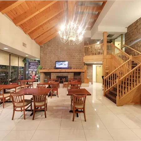Super 8 by Wyndham Sudbury on