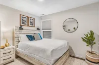 Traveling worker-ready Transitional Modern Home! - Kitchenette