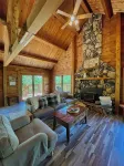 Private Cabin with Pond on Family Farm - Homestays