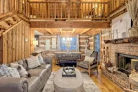 Private, Guest Favorite Cabin, Fire Pit, Close to Hiking and Downtown Clayton! - 4-Star