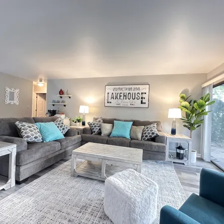 Relaxing Getaway/StepsToLake/Pool/Tennis near DT Lake Geneva