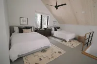 Designer Cabin in Taos Ski Valley - Hytter