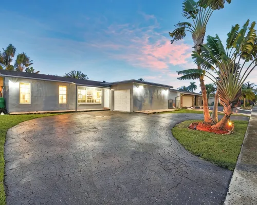 Waterfront, 7s Hot Tub, 5 Min to Sawgrass Mall - Biggest Outlet Mall in US Hotels in Sunrise