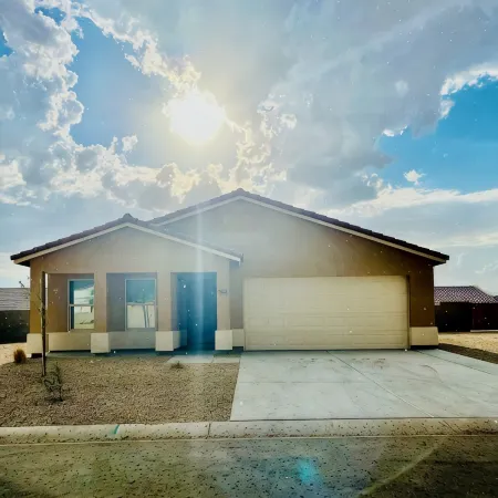 Beautiful New 4 Bedroom, 2 Bath River Getaway Home, close to Casinos