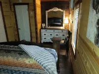 Escape to cozy 2-bedroom cabin near Ouachita Forest 4 min drive away - Chalets