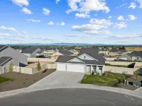 Chic 3BR near Wineries, Lake Lowell & C of I - Ideal for Hiking & Relaxing! - Kitchenette