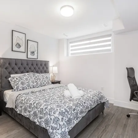 Cozy Getaway in Uptown Waterloo