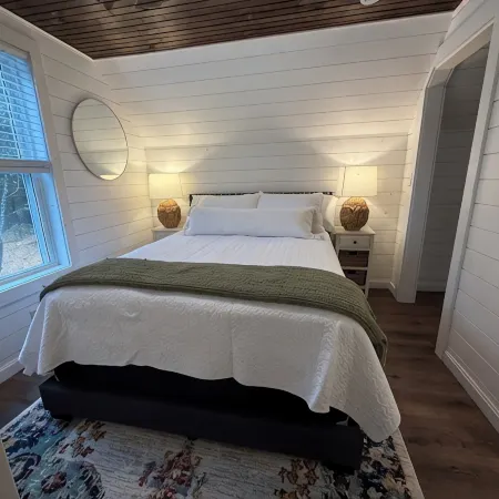 Keep it simple at this peaceful and centrally-located private haven.