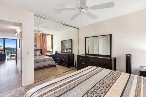 Completely remodeled! Walk to the beach! King bed! - 2 Sao