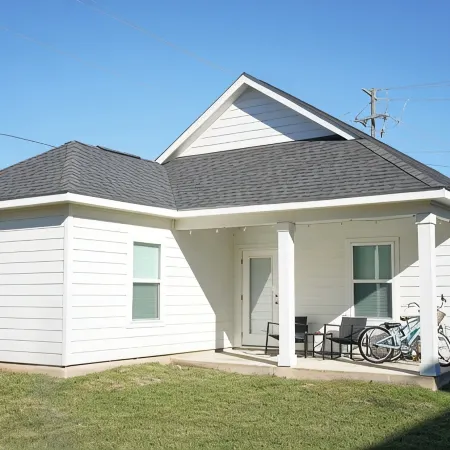 Walk to the Beach & Comes with Two Bikes! Fully Fenced in Back Yard!