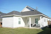 Walk to the Beach & Comes with Two Bikes! Fully Fenced in Back Yard! - 4 Sao