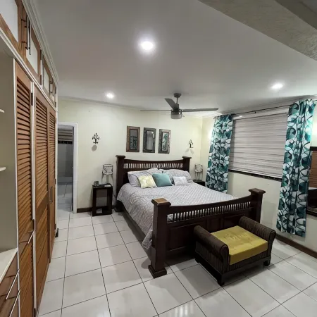 Palm Breeze Villa - Charming 3-Bedroom Villa with Private Pool!
