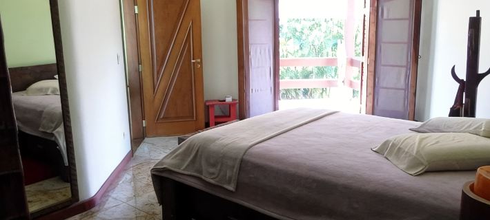 Beautiful house for 25 people, with swimming pool, feel the country air on the beach. Hotel di Bertioga