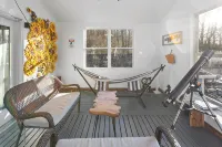 Private setting between flowing creeks, minutes from Cincinnati attractions. - 3 tähden