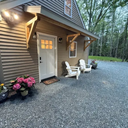 NEW!! Charming STUDIO with AC, WiFi & Fire Pit less than 3 MINUTES to Acadia.