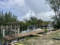 Ocean view home on canal w/dock in South Bimini - Homestays